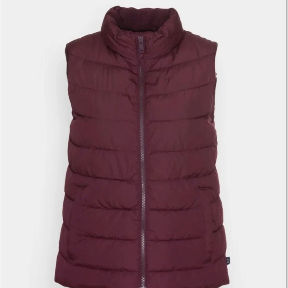 Brand New Gap Women’s Lightweight Puffer Vest, size medium Purple, NWOT